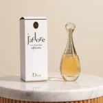 Compra J’adore Infinissime — eau de parfum floral‑ámbar de 2020 por François Demachy.
