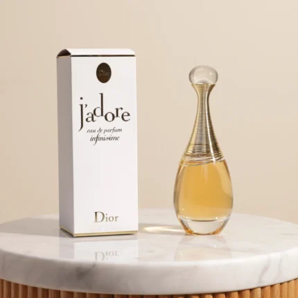 Compra J’adore Infinissime — eau de parfum floral‑ámbar de 2020 por François Demachy.